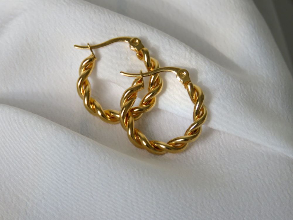 foto de aros de acero dorado