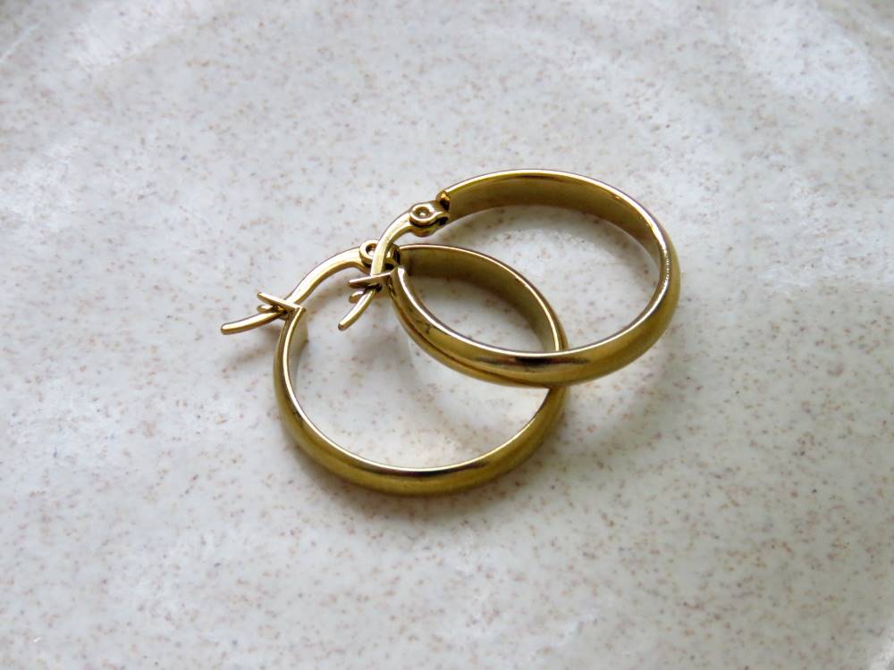 Aros de acero dorado grandes