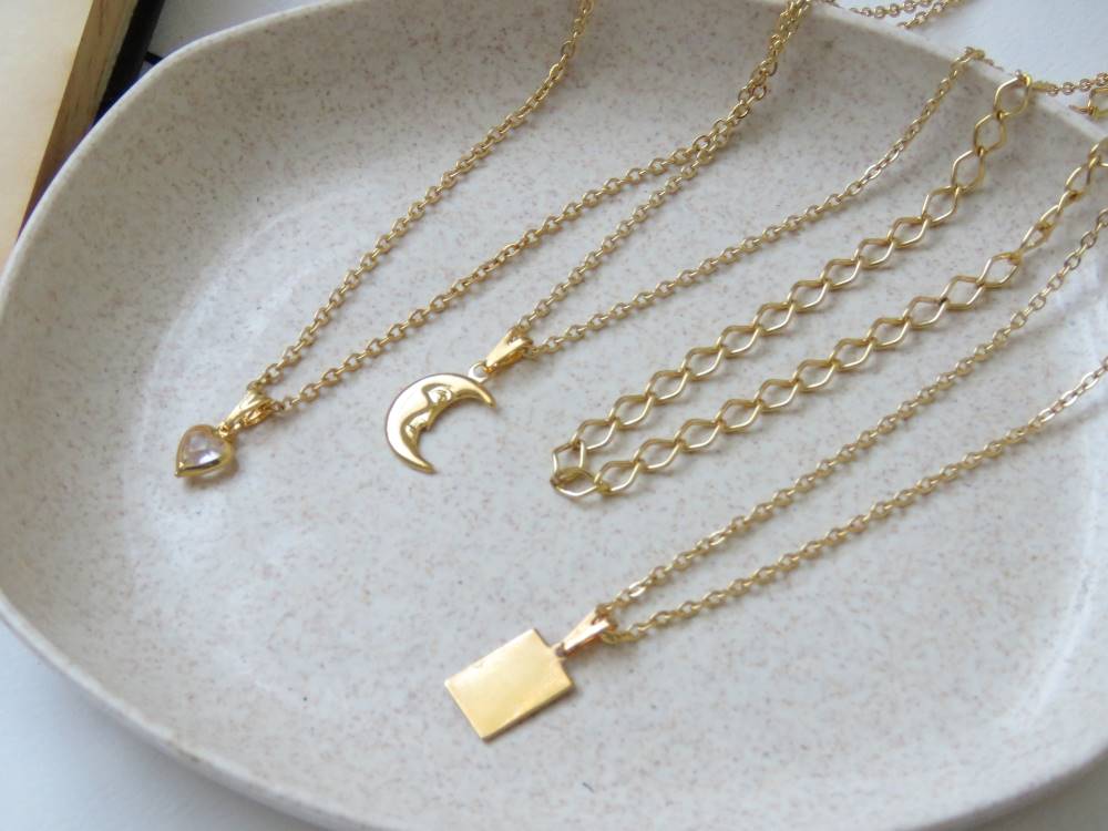 Collares de acero dorado