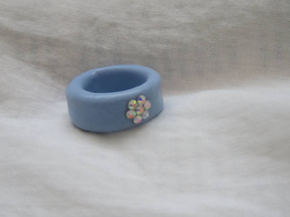 Anillo de porcelana con flor