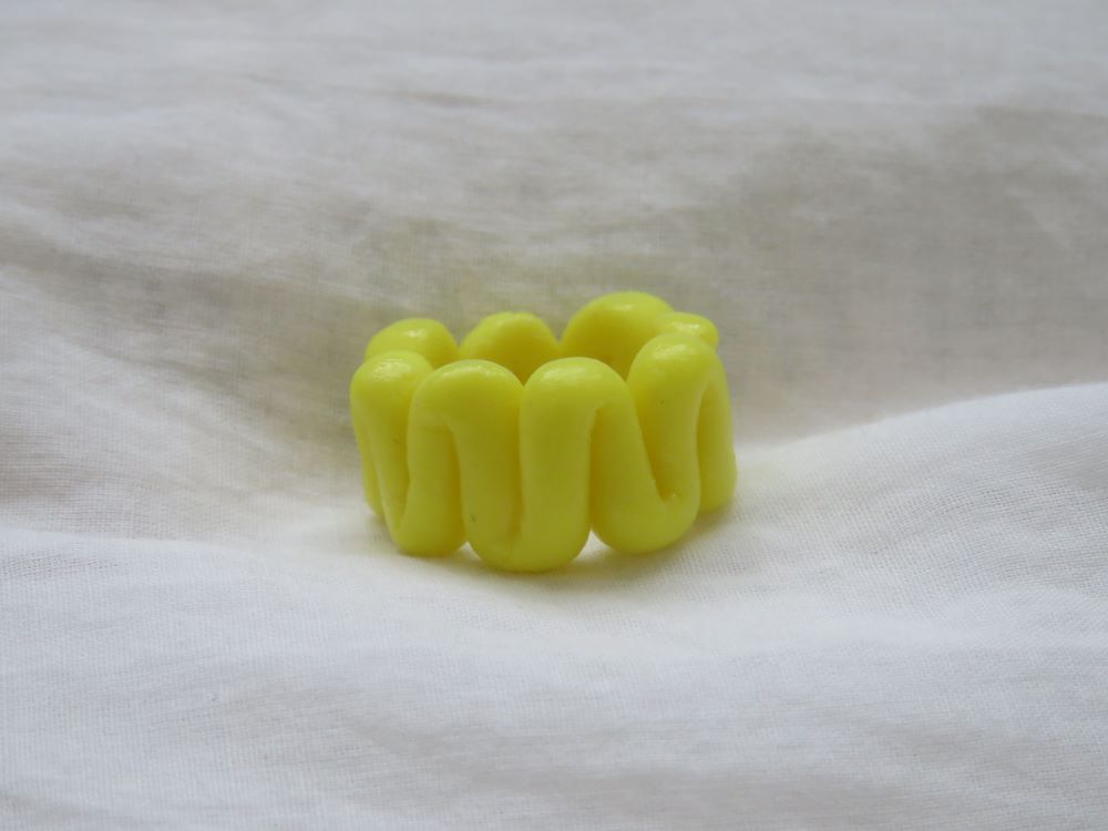 Anillo de porcelana wavy