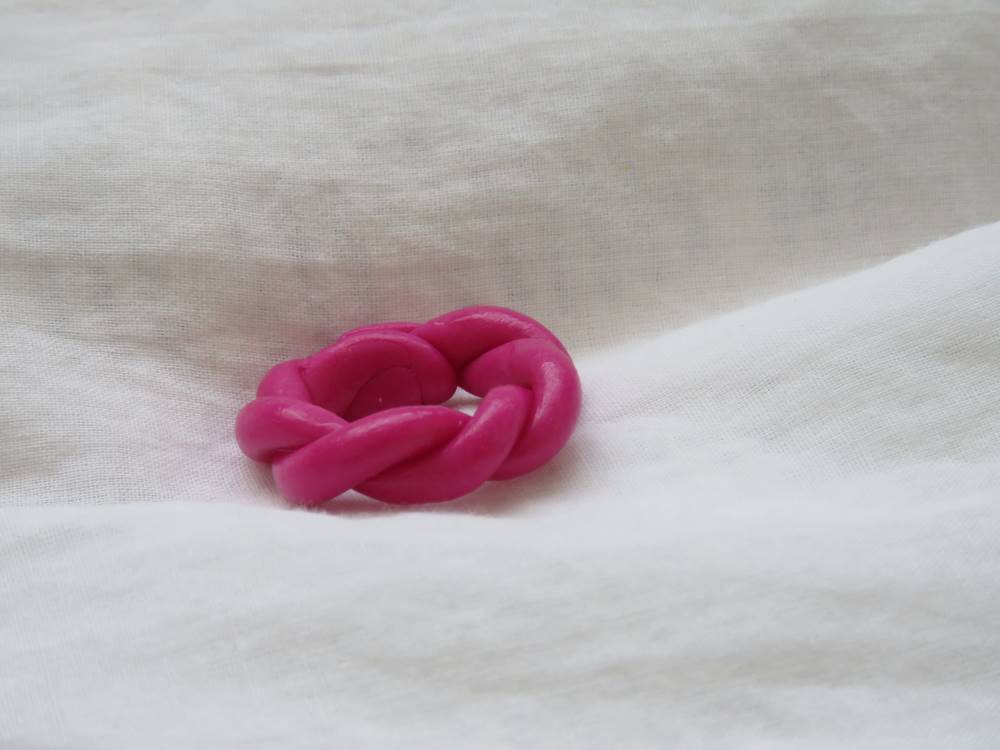 Anillo de porcelana trenzado