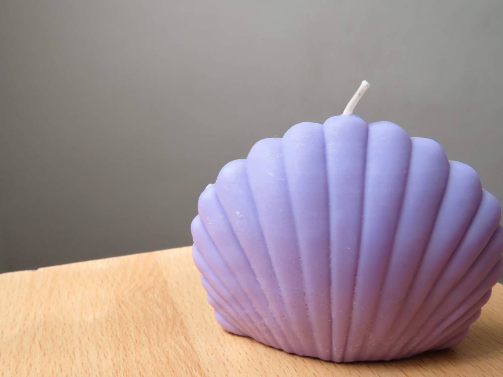 Vela decorativa con forma de caracol